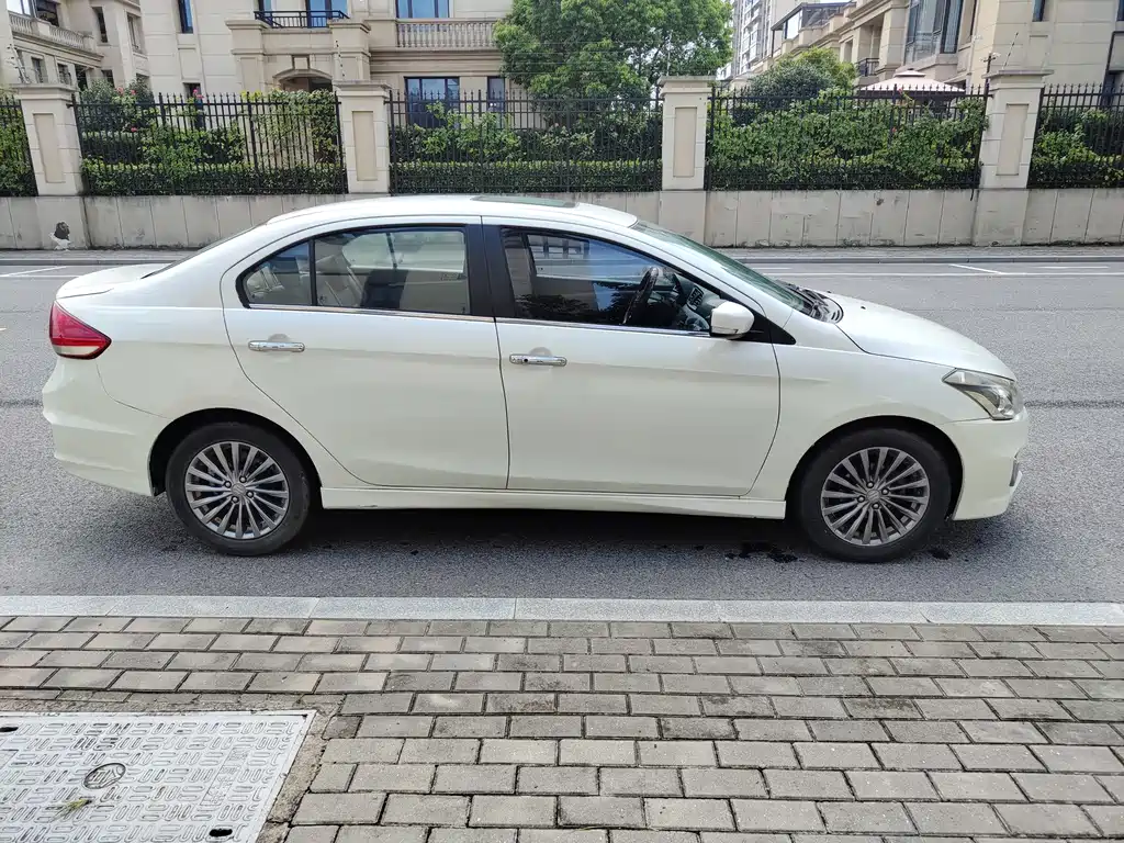 Suzuki Alivio — миниатюра 4