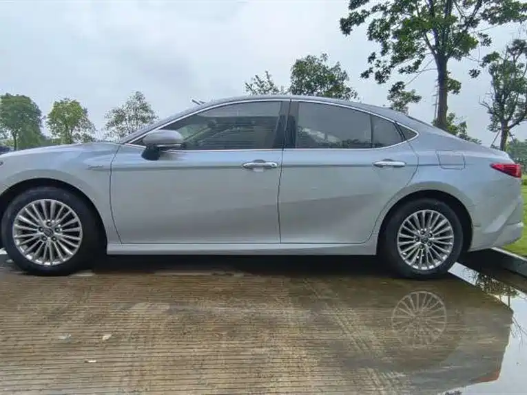 Toyota Camry — миниатюра 3