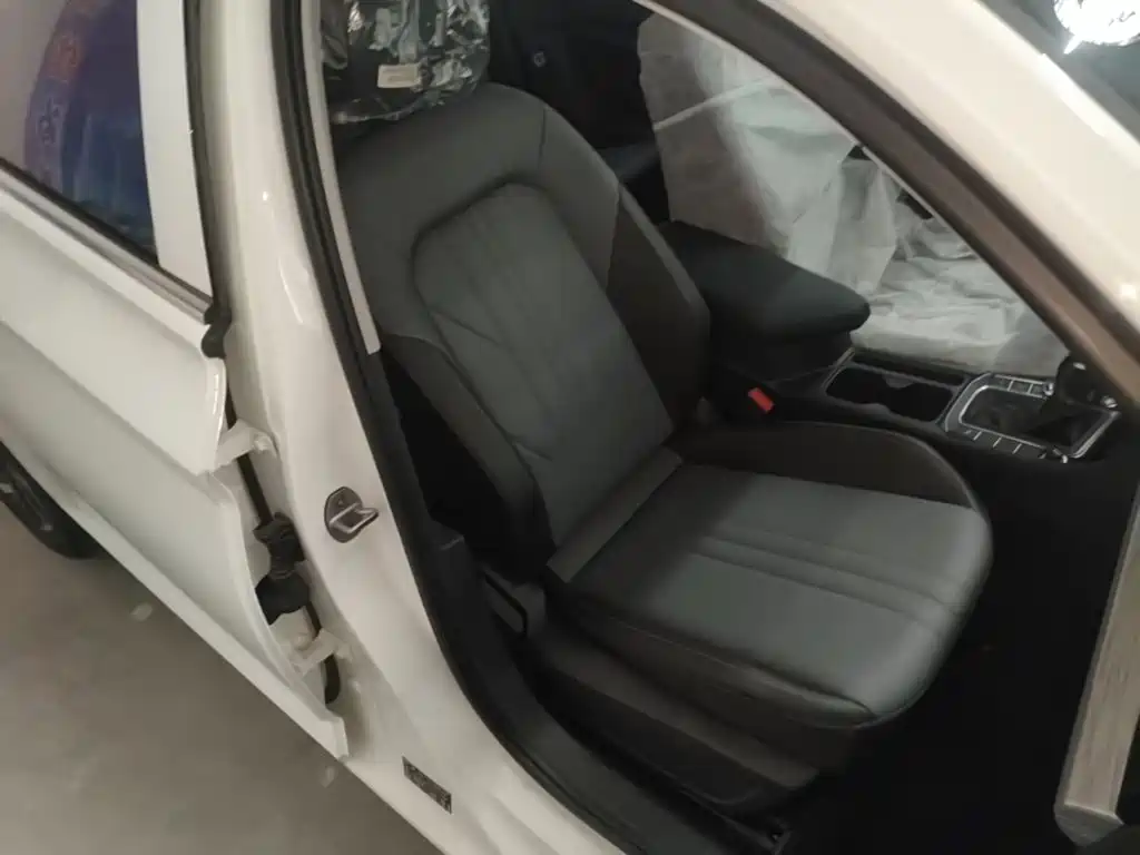 Volkswagen Sagitar — миниатюра 25