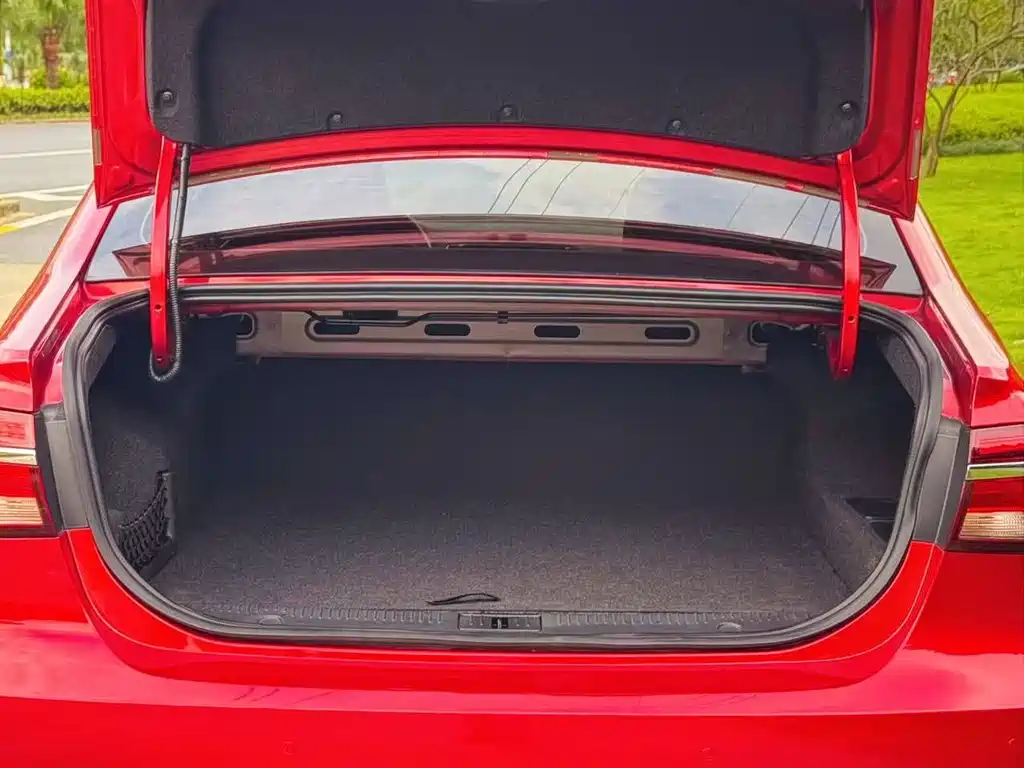 Roewe i6 New Energy — миниатюра 14