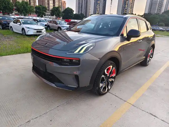 2021 Lynk & Co 06