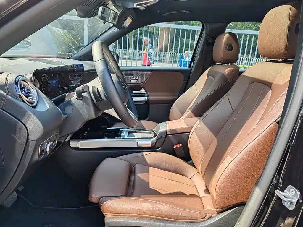 Mercedes-Benz GLB — миниатюра 9
