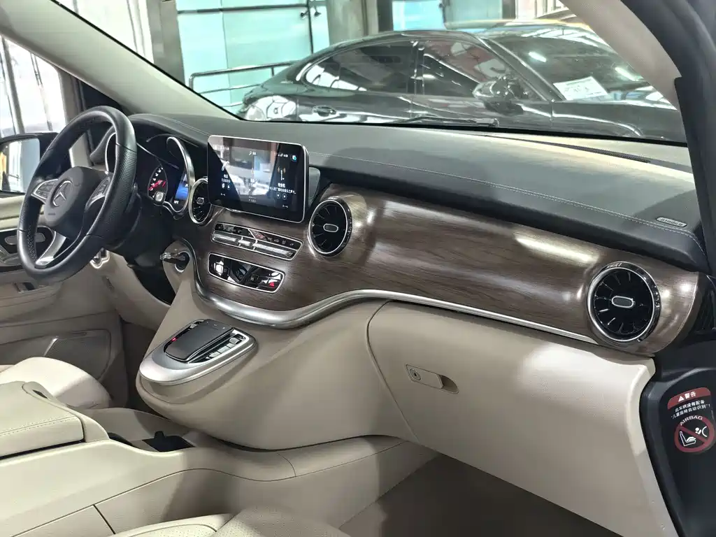 MERCEDES-BENZ V CLASS