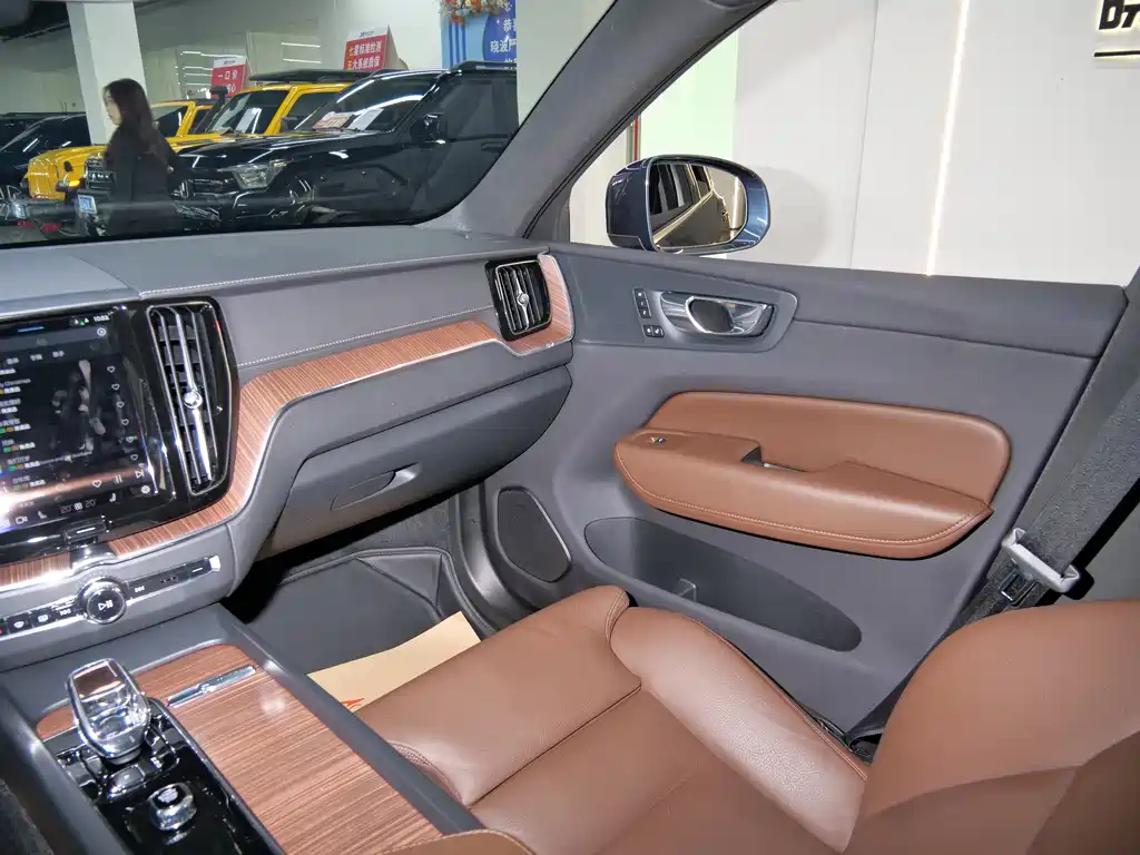 VOLVO XC60 PLUG IN HYBRID