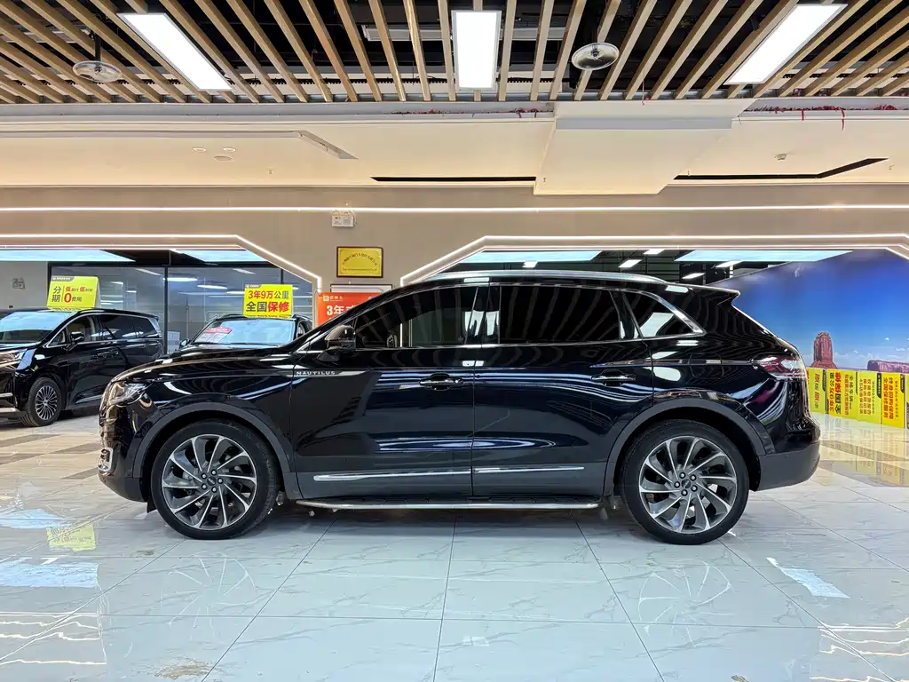 LINCOLN NAVIGATOR (IMPORT)