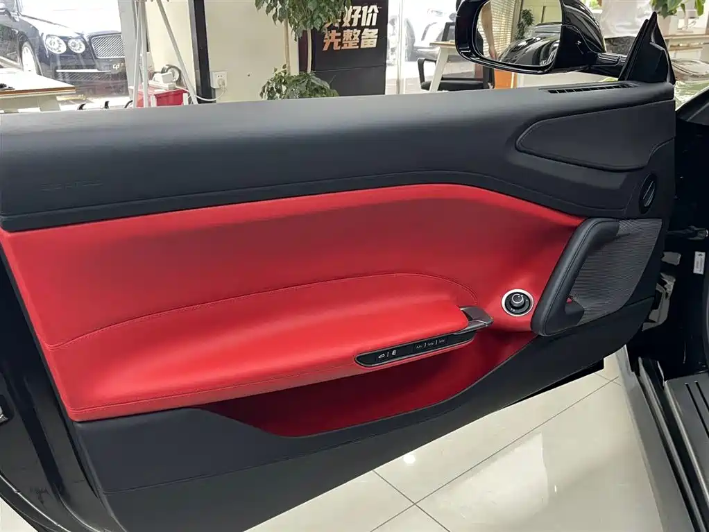 Ferrari GTC4Lusso 2017 3.9T V8