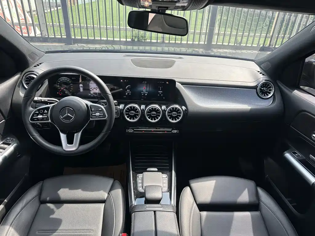 Mercedes-Benz GLA — миниатюра 12