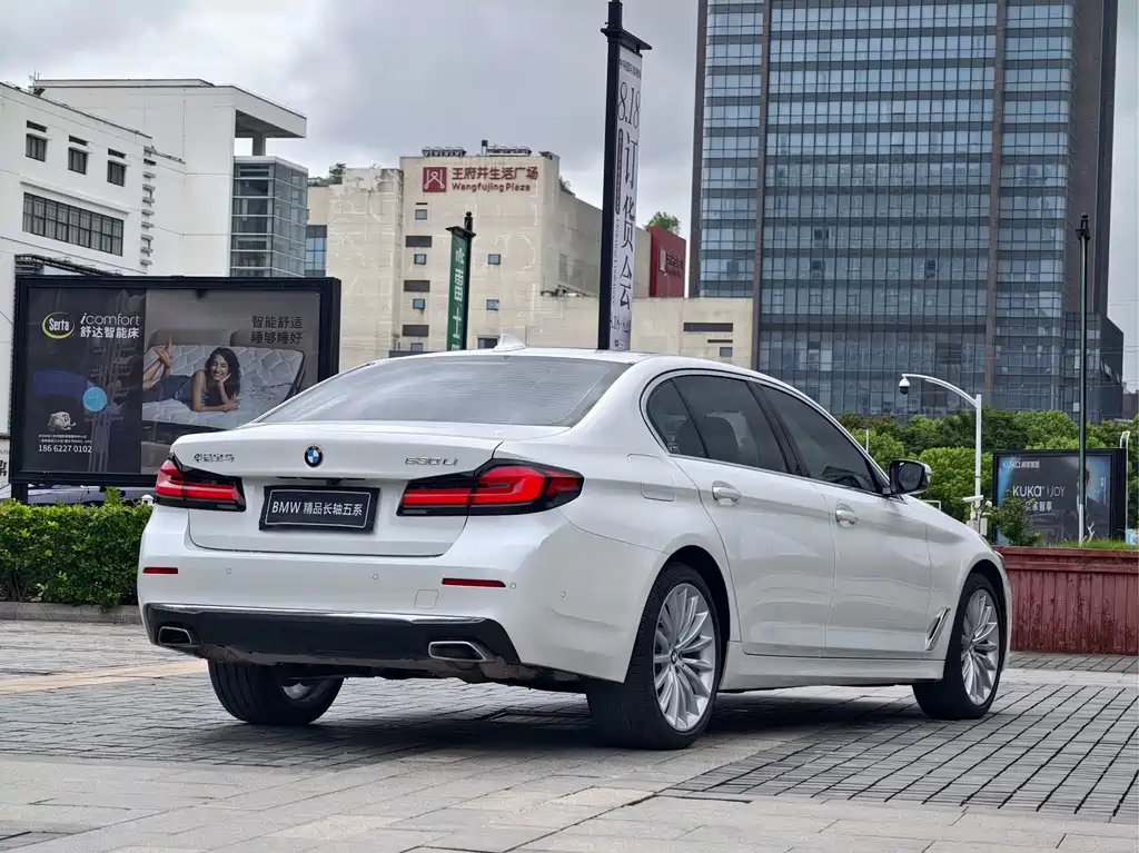 BMW 5 Series — миниатюра 4