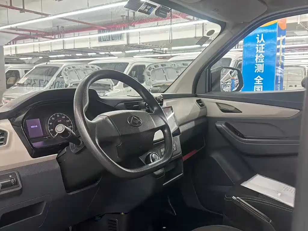 SAIC MAXUS CHASE EV30