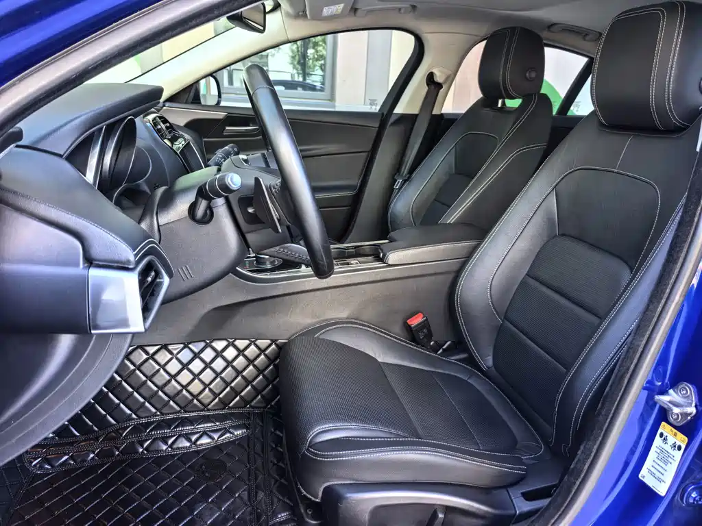 Jaguar XE — миниатюра 12