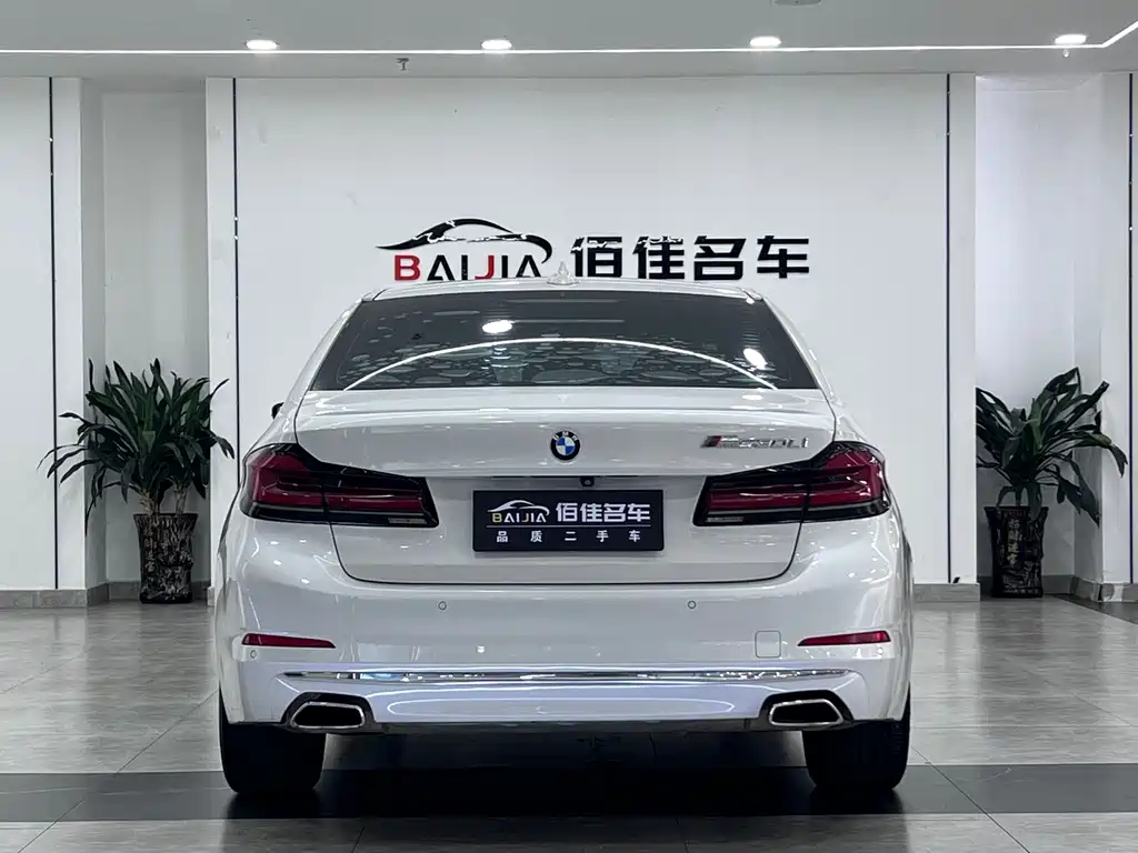 BMW 5 Series — миниатюра 6