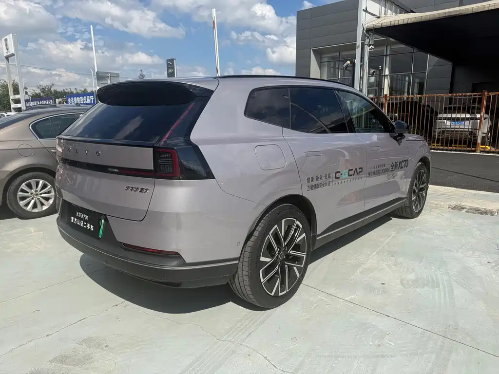 Volvo XC70 PHEV — миниатюра 10