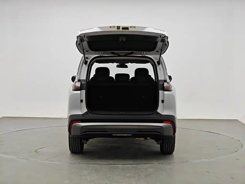 Wuling Xingguang 560 New Energy — миниатюра 10