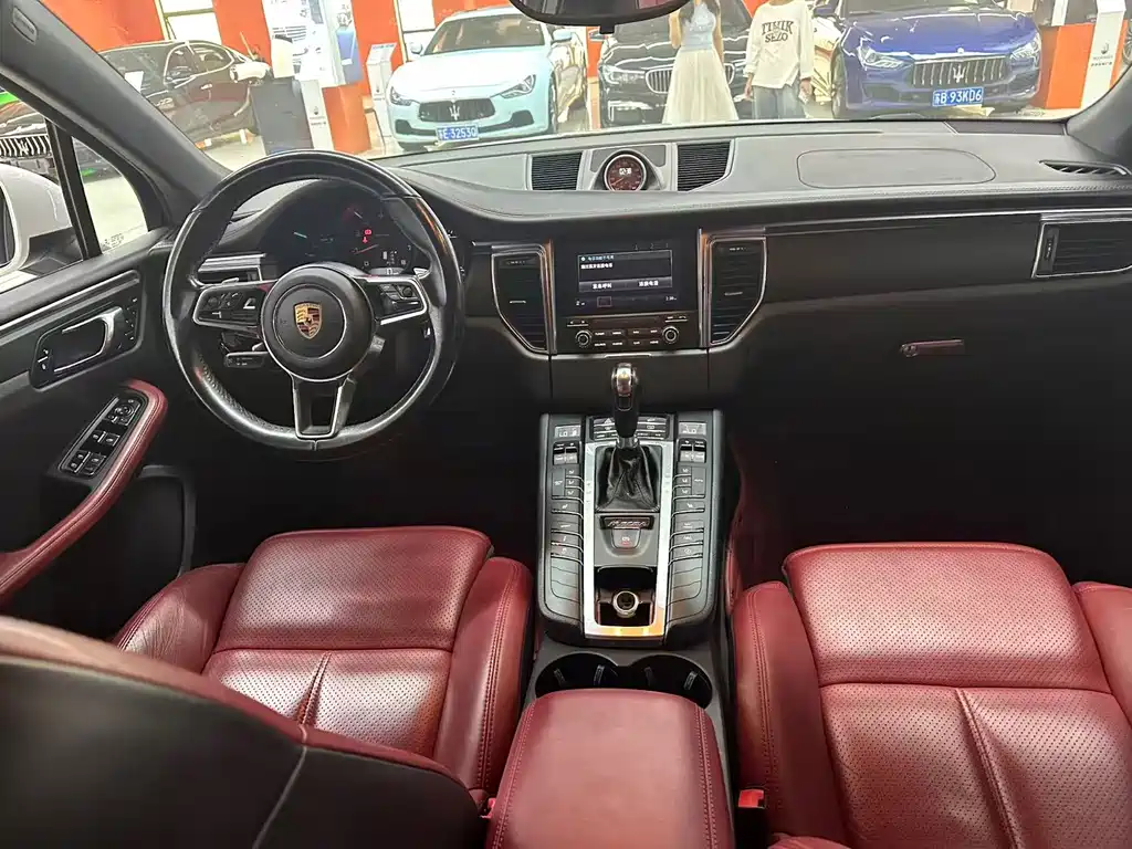 Porsche Macan — миниатюра 7