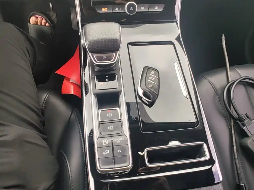 Roewe RX5 eMAX — миниатюра 14