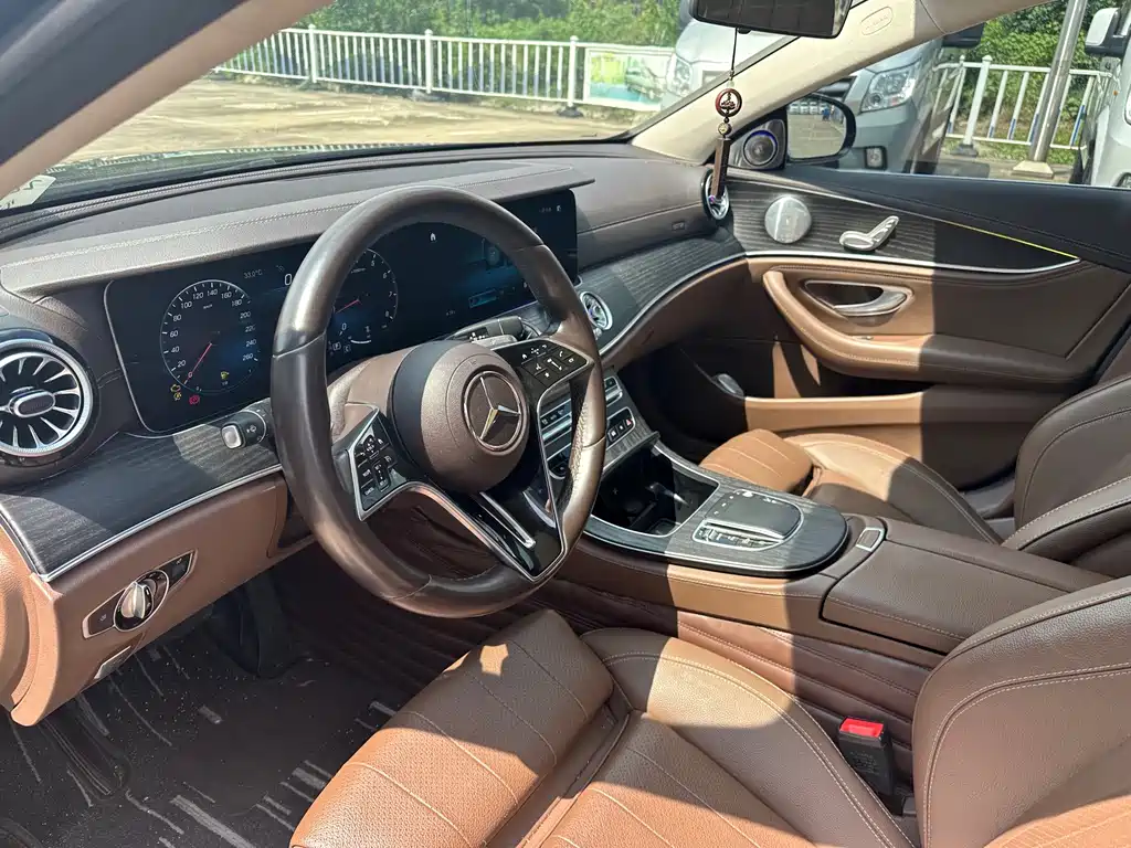 Mercedes-Benz E-Class — миниатюра 6