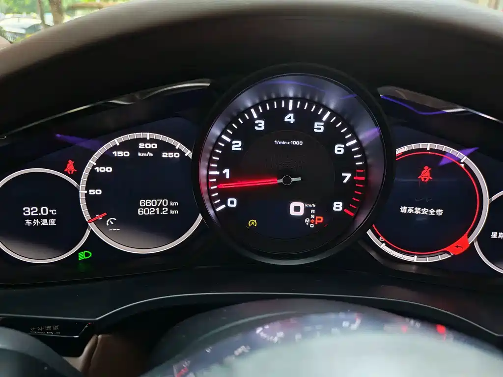 Porsche Cayenne — миниатюра 4