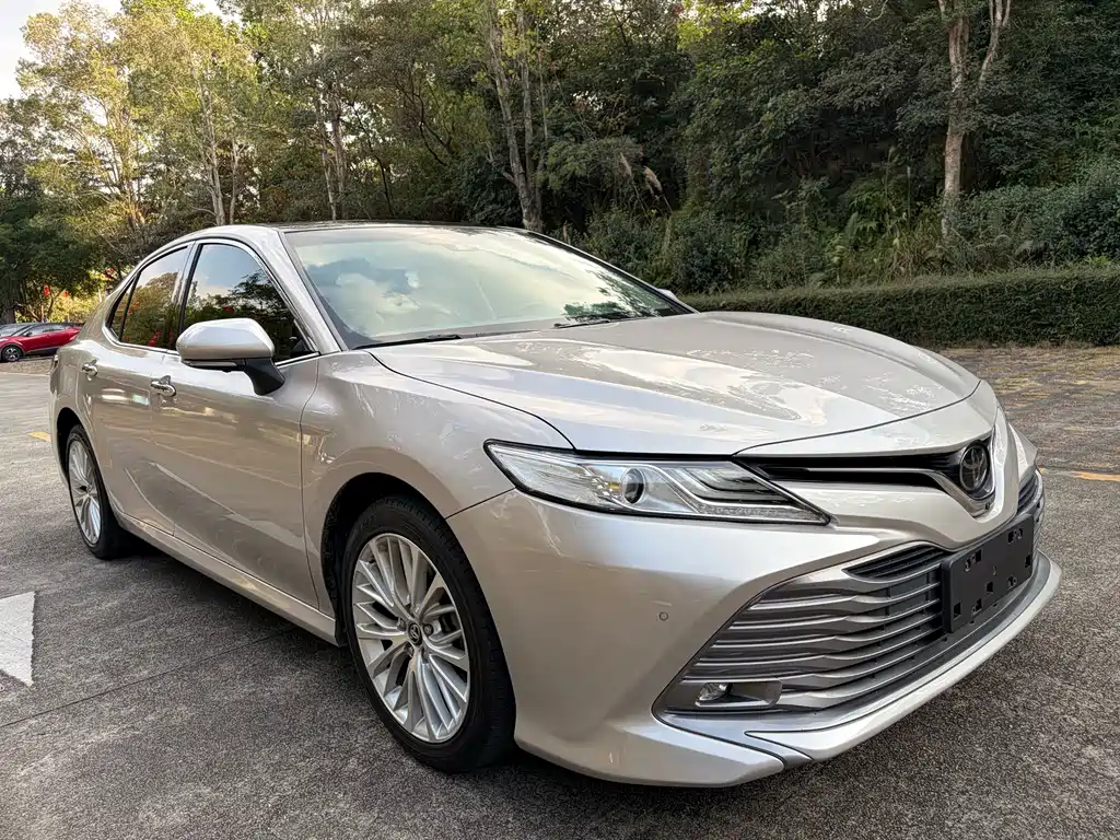 TOYOTA CAMRY