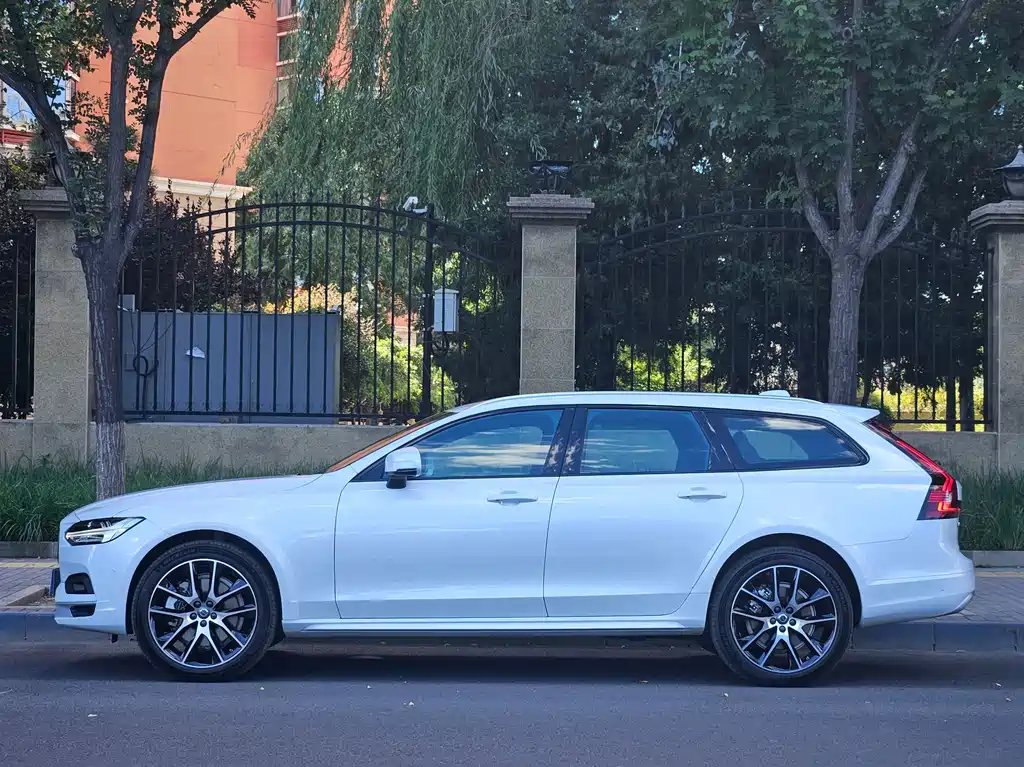 Volvo V90 — миниатюра 2