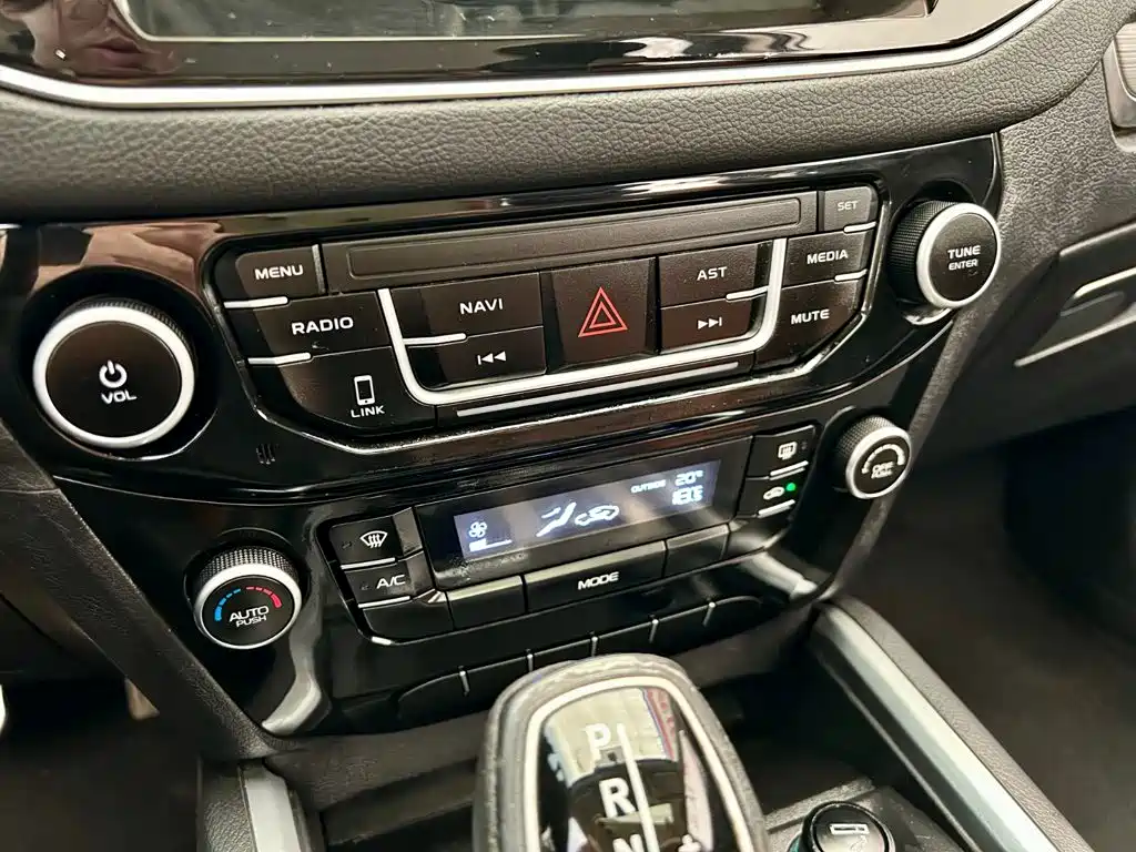 Geely Vision X6 — миниатюра 11