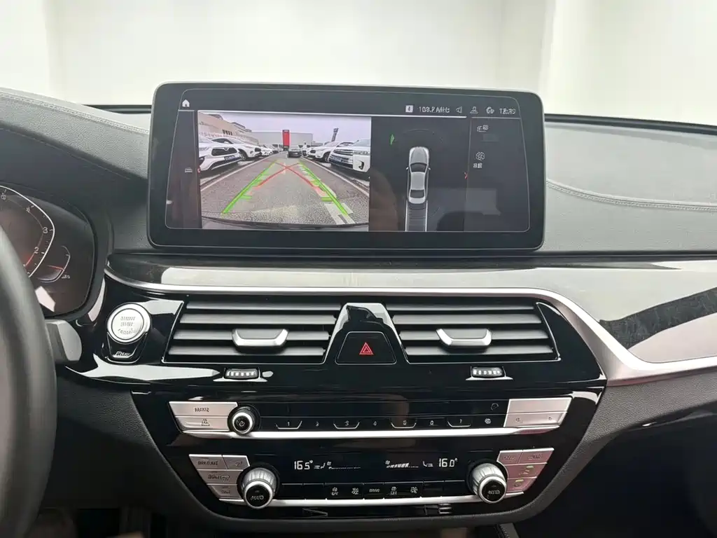 BMW 5 Series — миниатюра 6