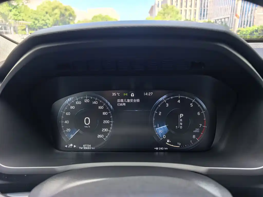 Volvo XC90 — миниатюра 6