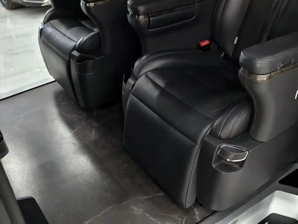 Mercedes-Benz V-Class — миниатюра 13