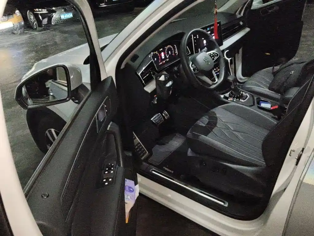 Volkswagen Tiguan L — миниатюра 14