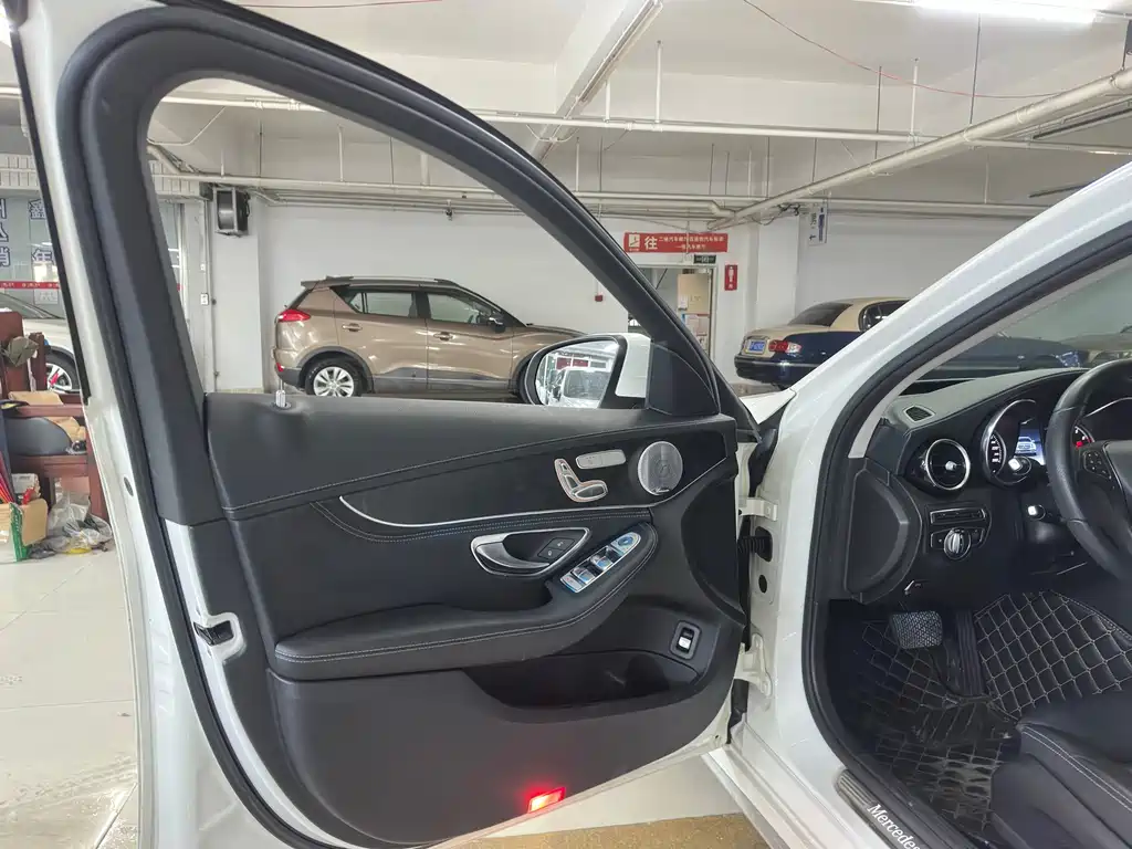 Mercedes-Benz C-Class — миниатюра 7