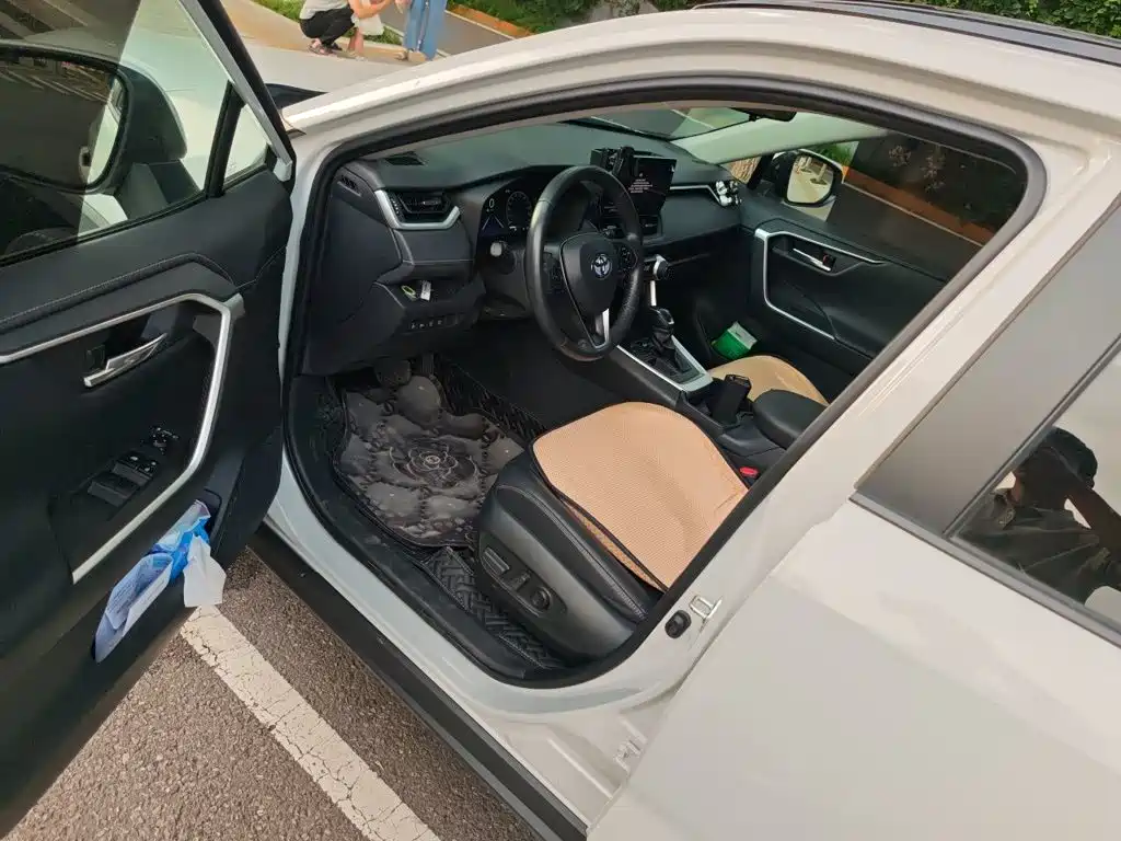 Toyota RAV4 — миниатюра 14
