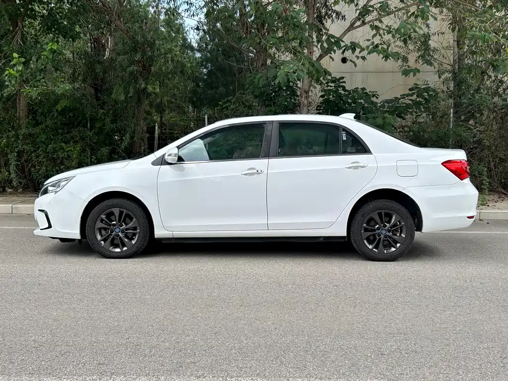BYD Qin NEV — миниатюра 2