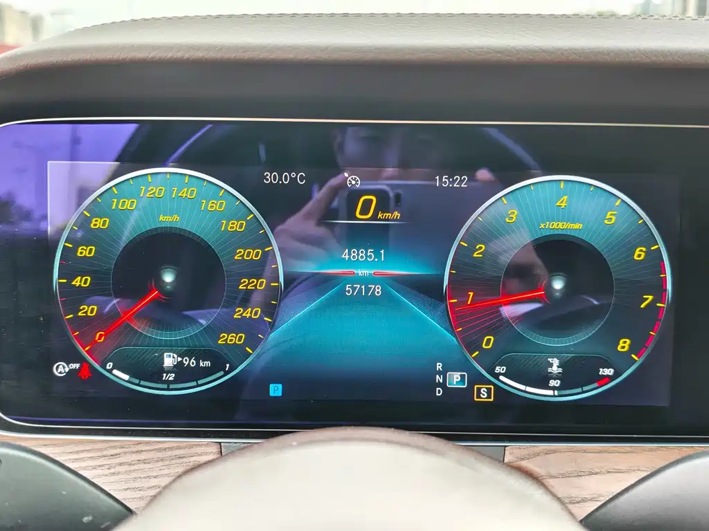 Mercedes-Benz E-Class — миниатюра 10