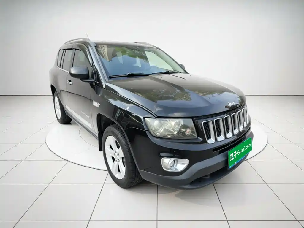 Jeep Compass (Import) — миниатюра 3