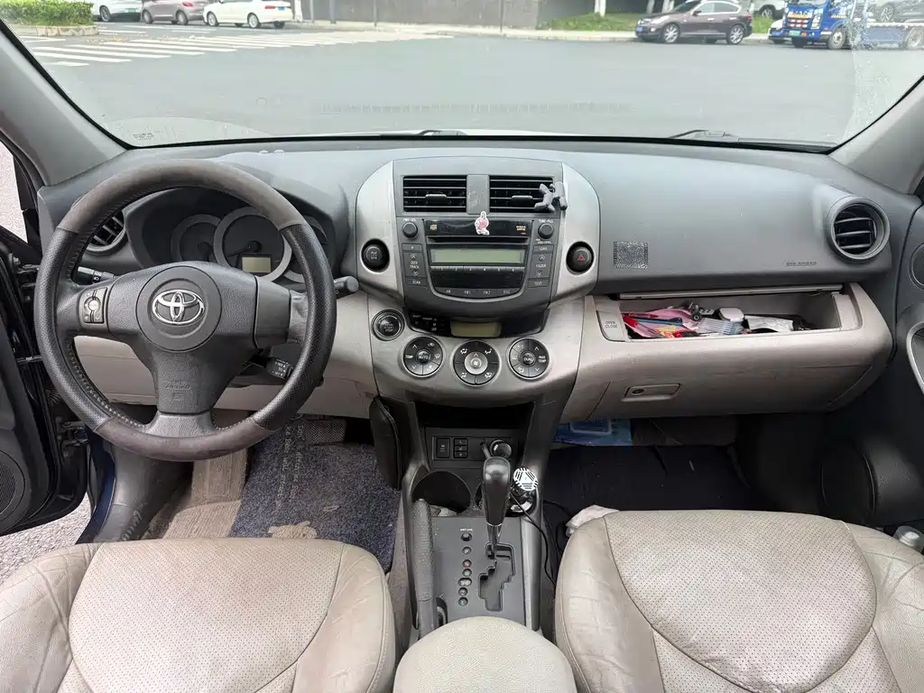 Toyota RAV4 — миниатюра 12
