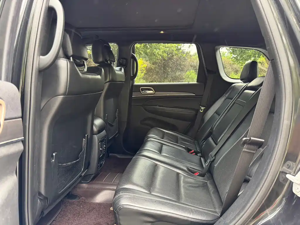 Jeep Grand Cherokee (Import) — миниатюра 8
