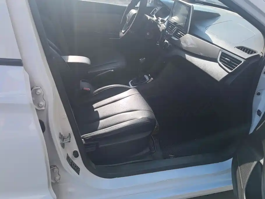 Baojun 310W — миниатюра 8