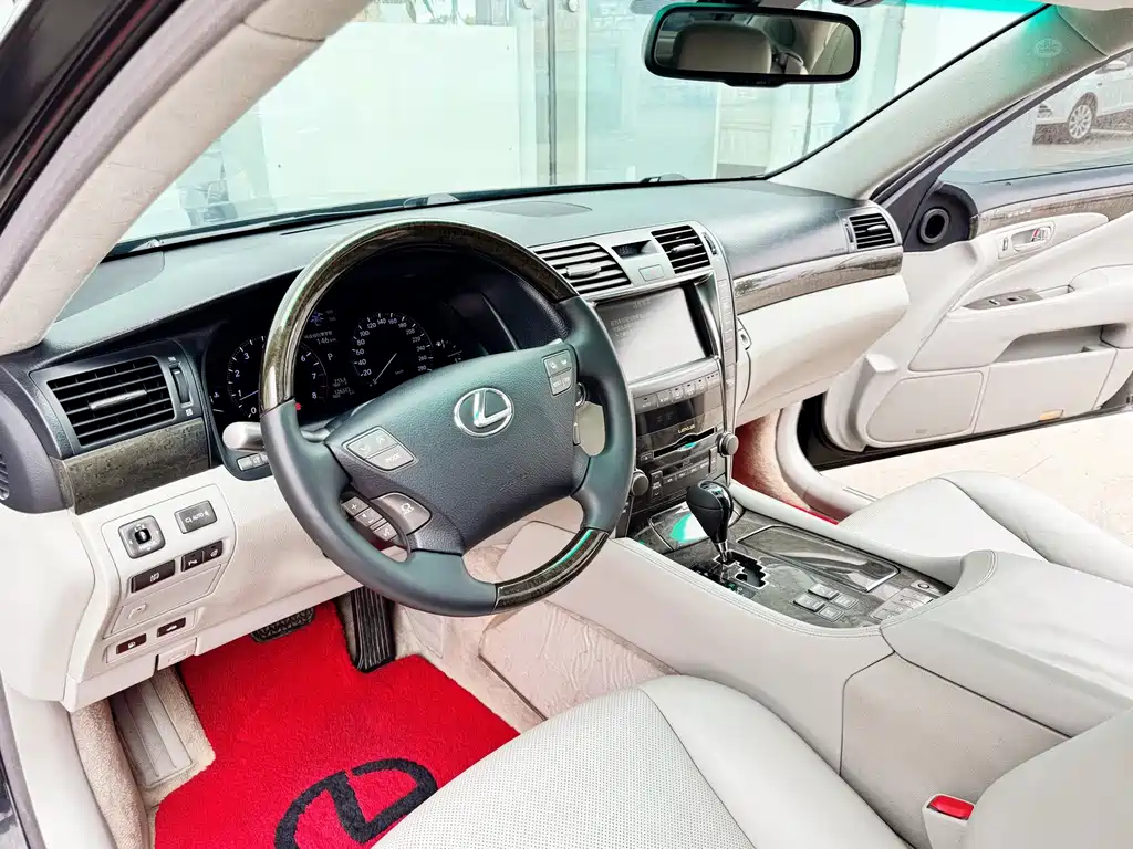 Lexus LS — миниатюра 10