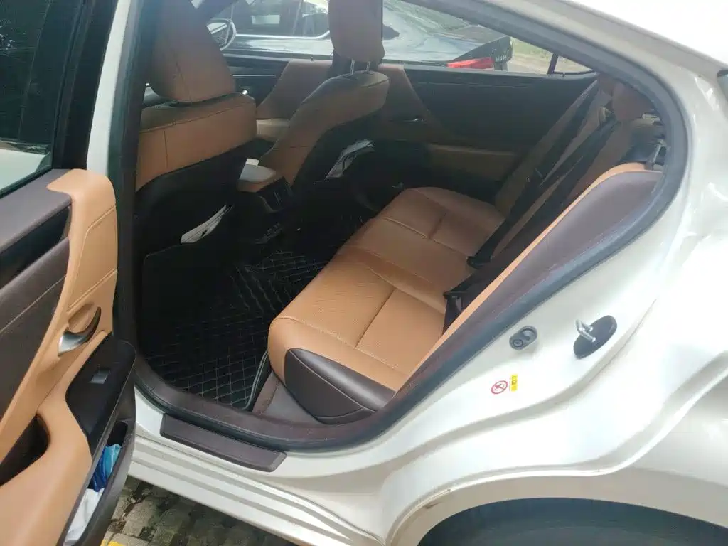 Lexus ES — миниатюра 15