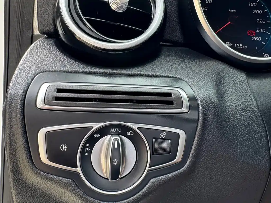 Mercedes-Benz C-Class — миниатюра 22