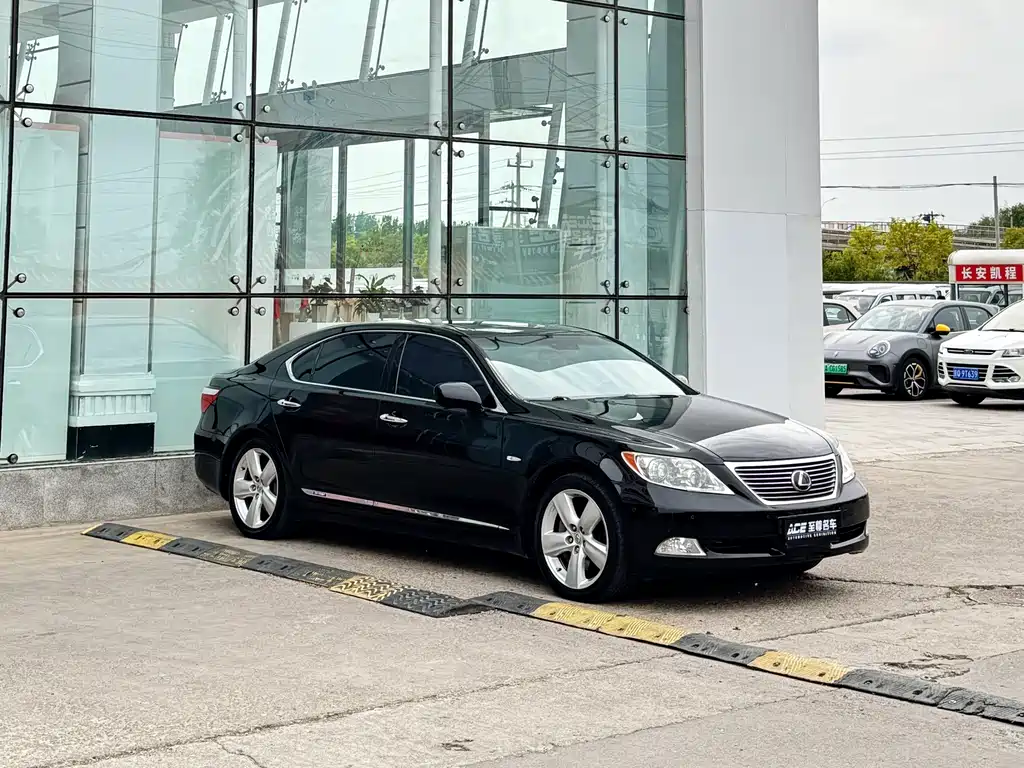 Lexus LS — миниатюра 3