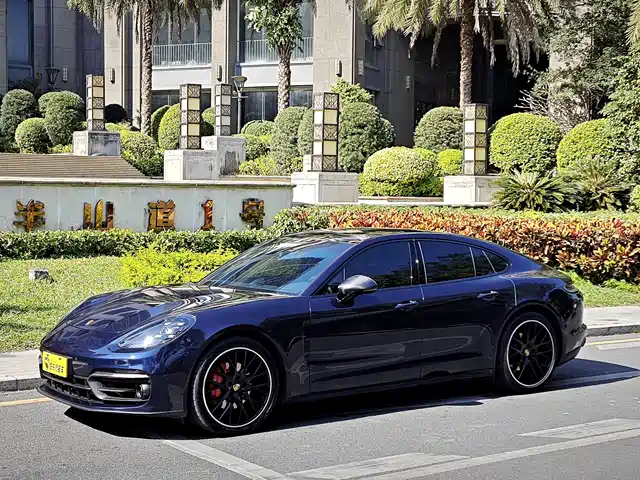 PORSCHE PANAMERA