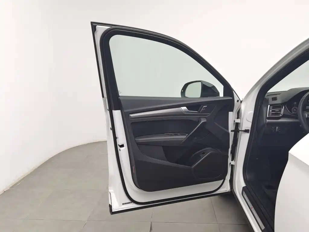 Audi Q5L — миниатюра 8