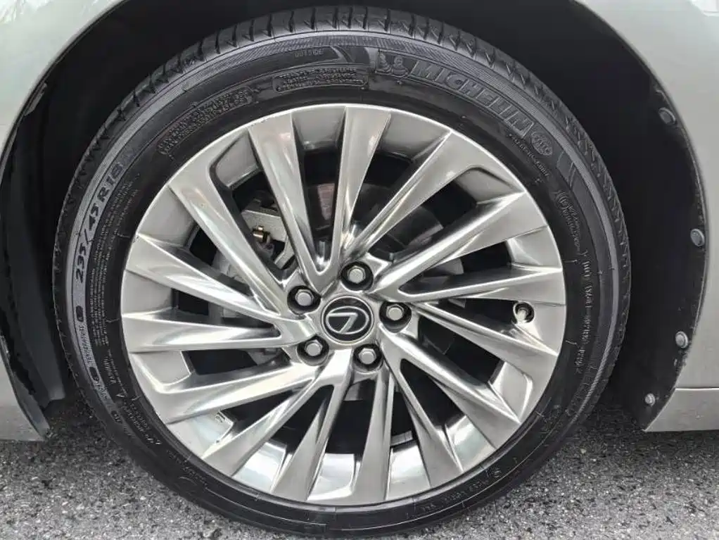 Lexus ES — миниатюра 11