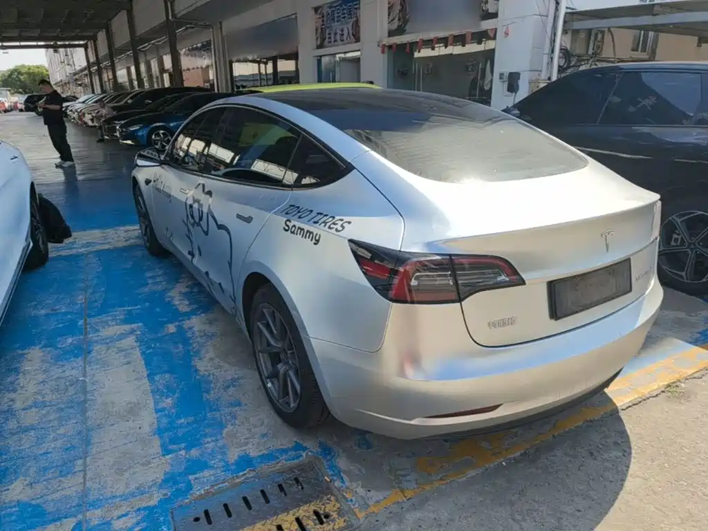 Tesla Model 3 — миниатюра 5