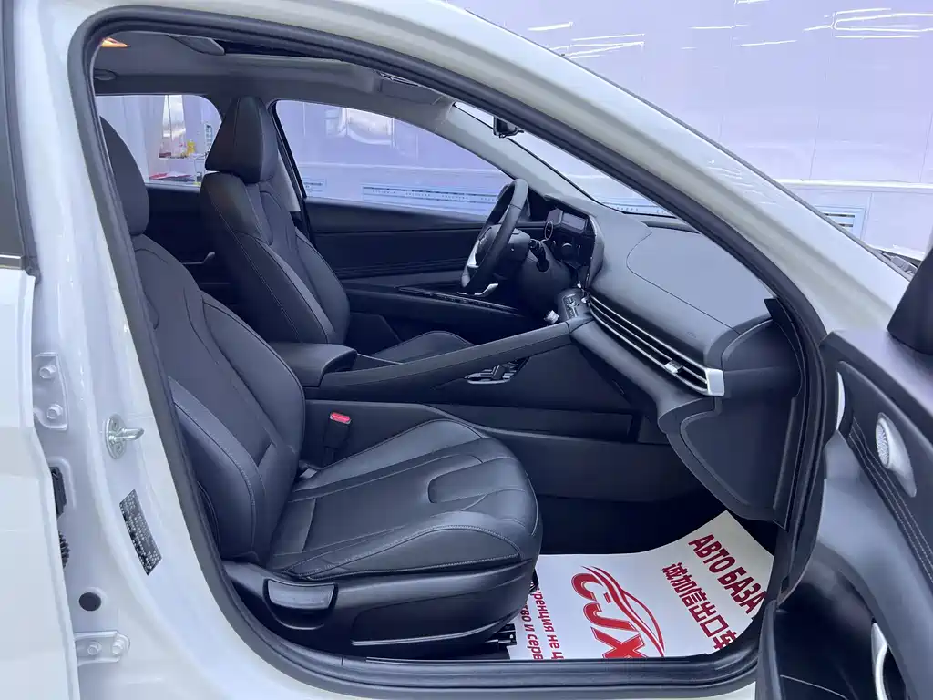 Hyundai Elantra — миниатюра 18