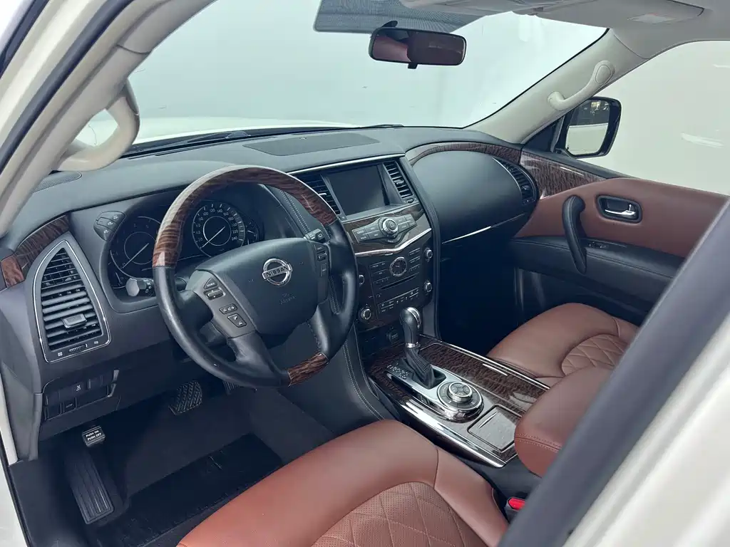 Nissan Patrol — миниатюра 14