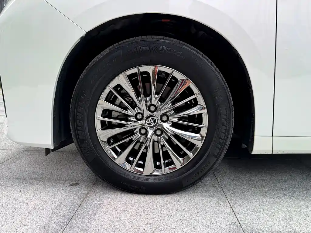 Toyota Alphard — миниатюра 15
