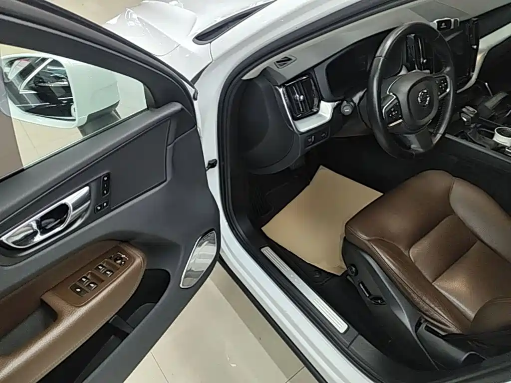 Volvo XC60 — миниатюра 16