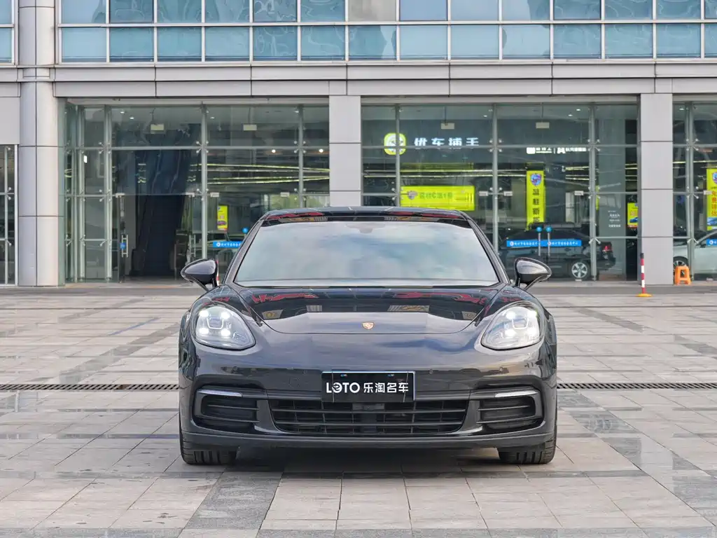 PORSCHE PANAMERA