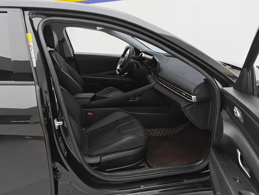 Hyundai Elantra — миниатюра 8